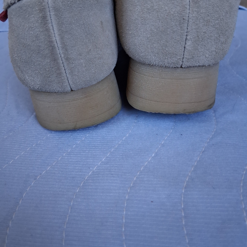 Clark Women's Suede Casual Wallaby Shoes in Light Beige - Picture 5 of 6